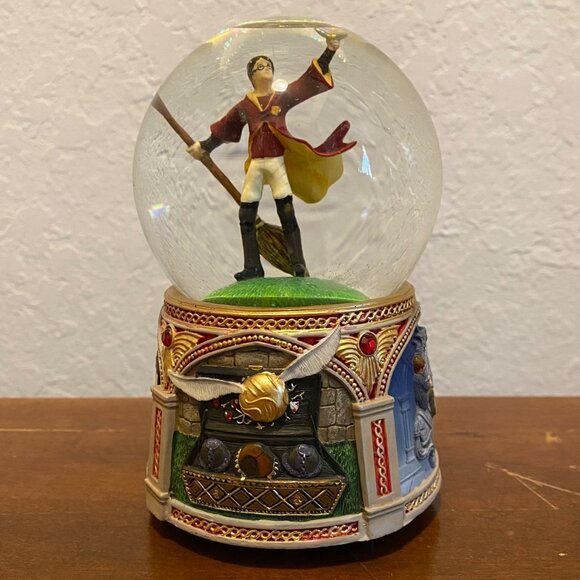 Harry Potter Gryffindor Quidditch Snow Globe Music Box By San Francisco Music - Picture 1 of 5